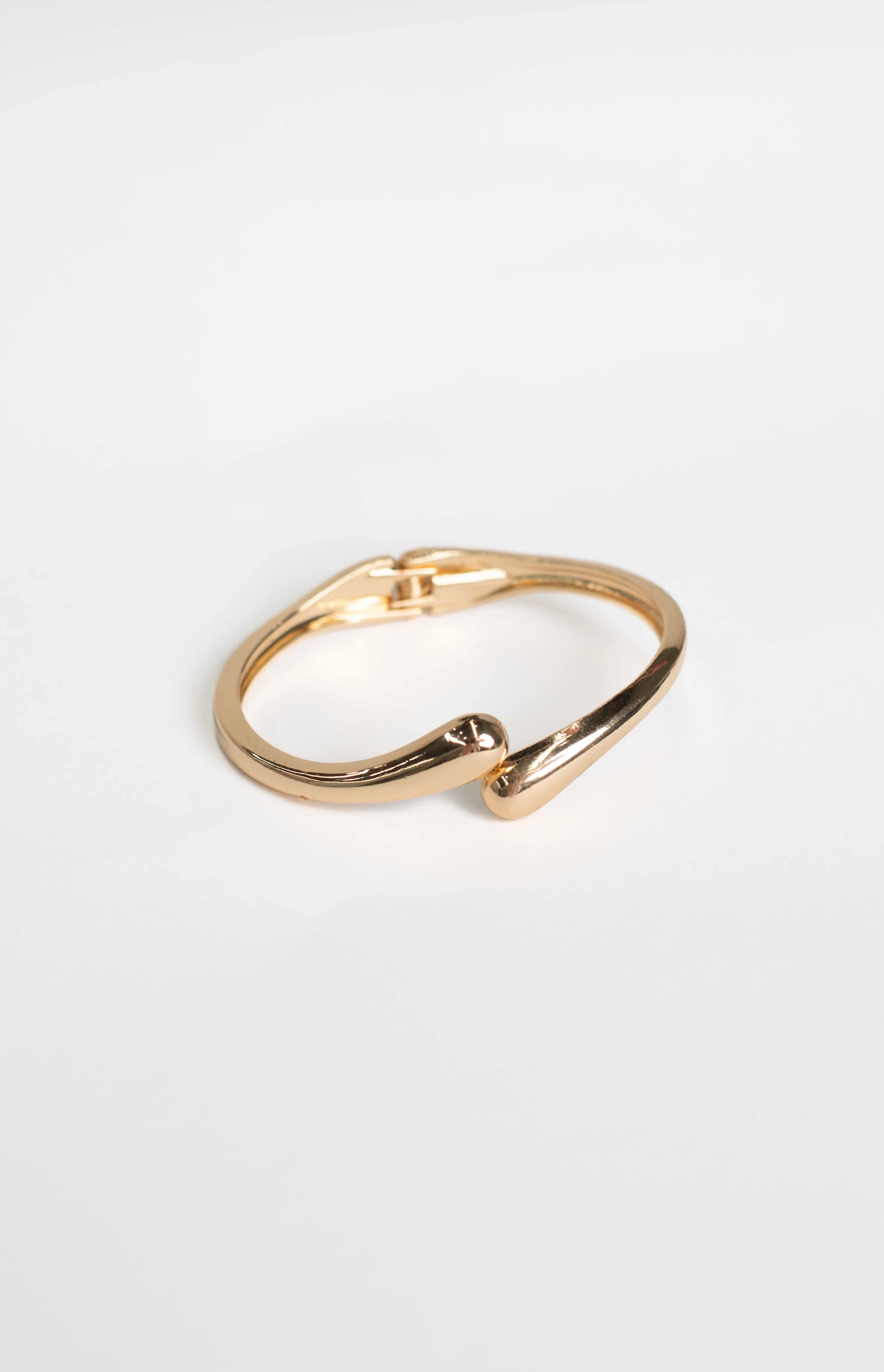 Juno Gold Cuff Bracelet - Image 3
